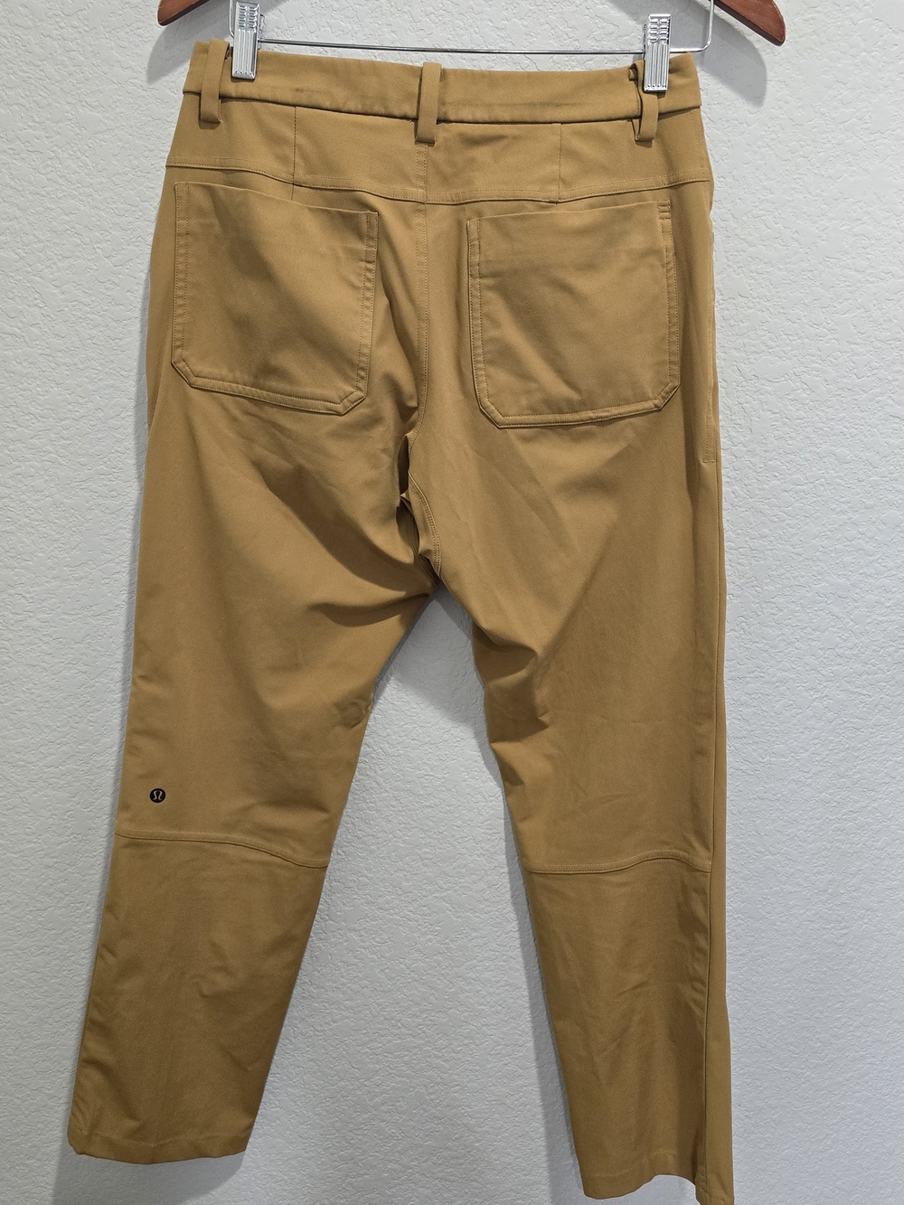Lululemon Mens 30 Tan Commission Pants Stretch Casual Golf Travel Chino Tech